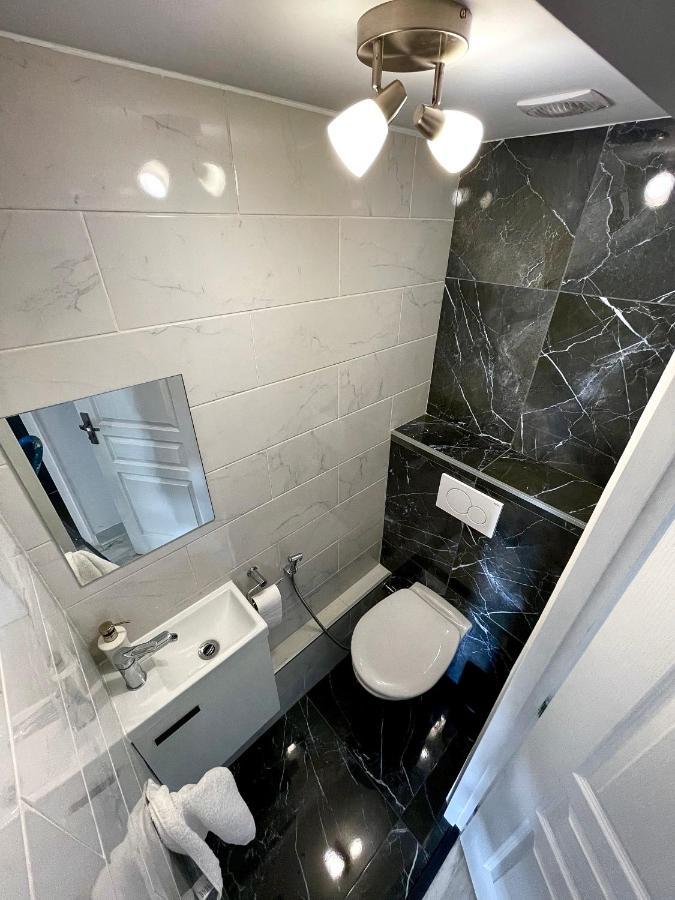 Appartement Bord De Mer Avec Piscine Saint-Laurent-du-Var Exteriör bild